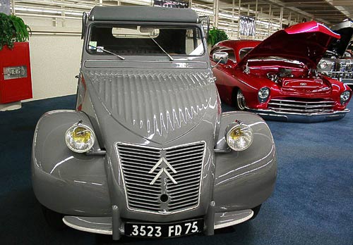 Der Citroen 2 CV - ein Kultfahrzeug im Museum 'The Auto Collections' in Las Vegas