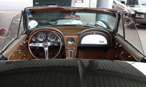 Aufregendes Styling - das Cockpit der Chevrolet Corvette Sting Ray