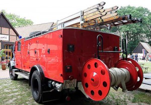 'Emil' LF 25 - Feuerwehr der Vierziger Jahre mit Holzleitern