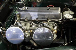 2-Liter-Vierzylinder des Triumph TR 3 mit SU-Vergasern und 100 PS Leistung