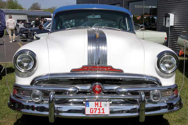pontiac-chieftain-1953