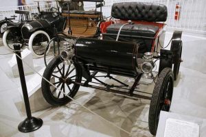 oldsmobile-curved-dash-1902