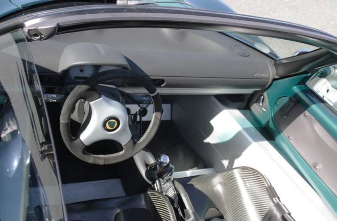 Lotus Elise 111 S - das Cockpit