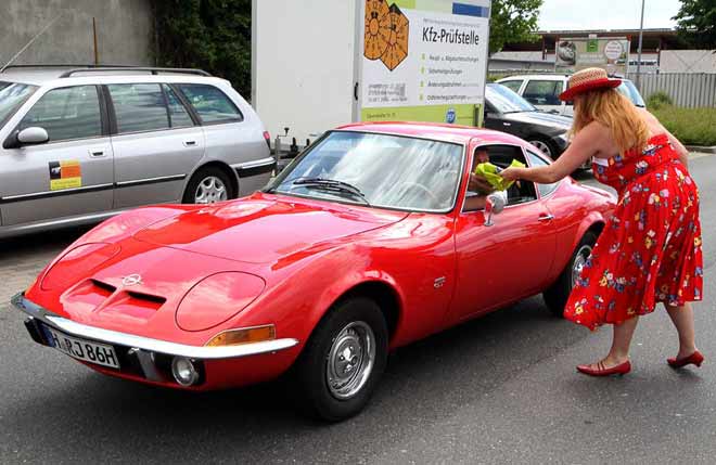 Opel GT - nur Fliegen ist schöner